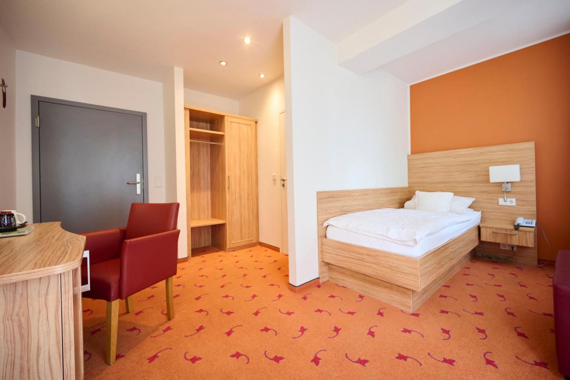 Kurhaus Pivittskrug Hotel Hille Luaran gambar