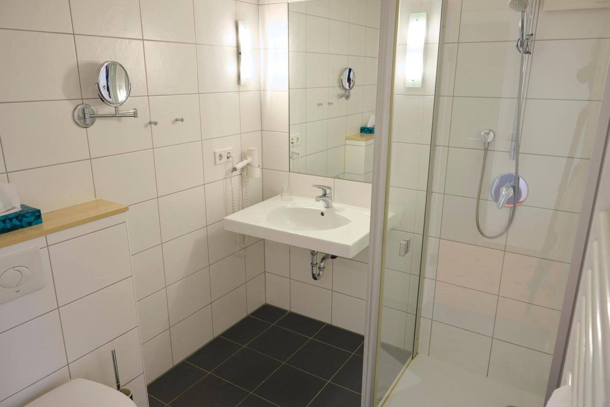 Kurhaus Pivittskrug Hotel Hille Luaran gambar